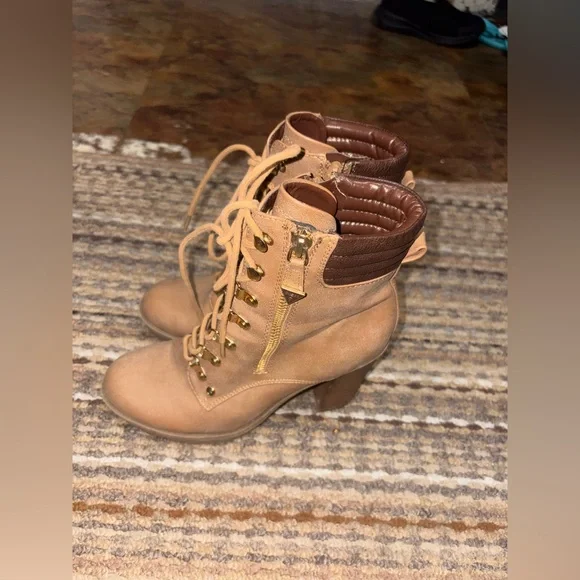 Guess • Brown Booties - Picture 2 of 2